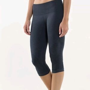 Lululemon in the flow crop size 4